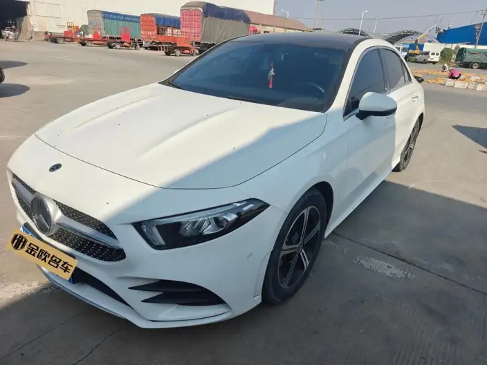 Mercedes-Benz A-class 2023 Model A 200 L Sports sedan Fashion Edition – фото 1