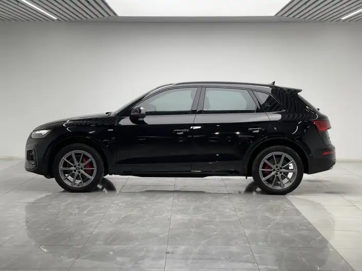 Audi Q5L 2022 Model 40T Fashion Dynamic Model – фото 4