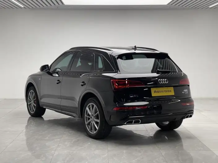 Audi Q5L 2022 Model 40T Fashion Dynamic Model – фото 5