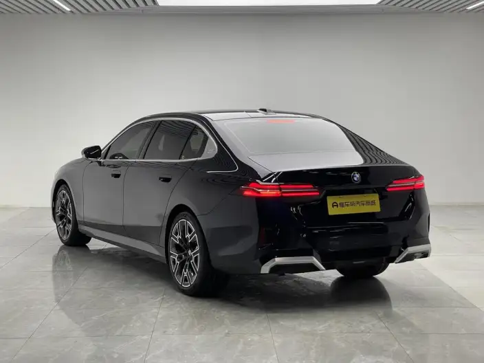 BMW 5 Series 2024 Model 530Li Exclusive Model M Sports Set – фото 5
