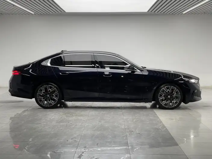 BMW 5 Series 2024 Model 530Li Exclusive Model M Sports Set – фото 8