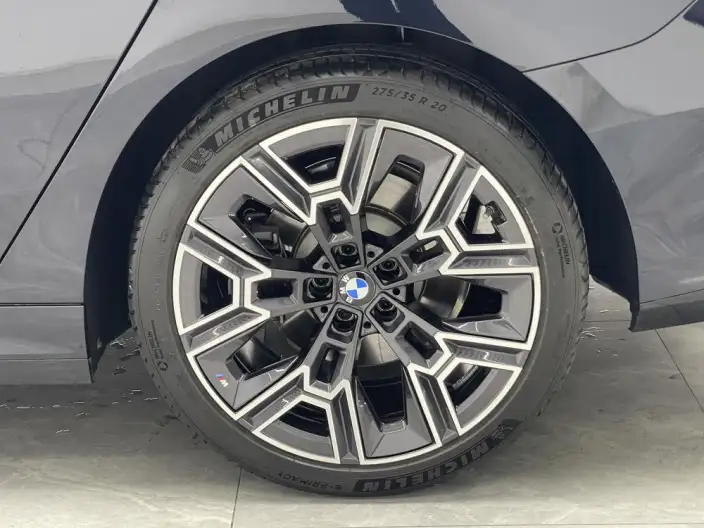 BMW 5 Series 2024 Model 530Li Exclusive Model M Sports Set – фото 9