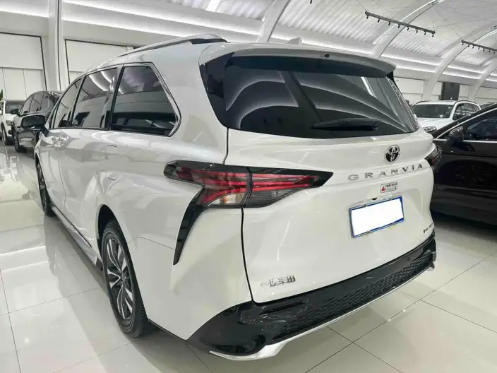 Granvia 2026 Model Intelligent Hybrid 2.5L 4WD Noble PLUS Edition – фото 4