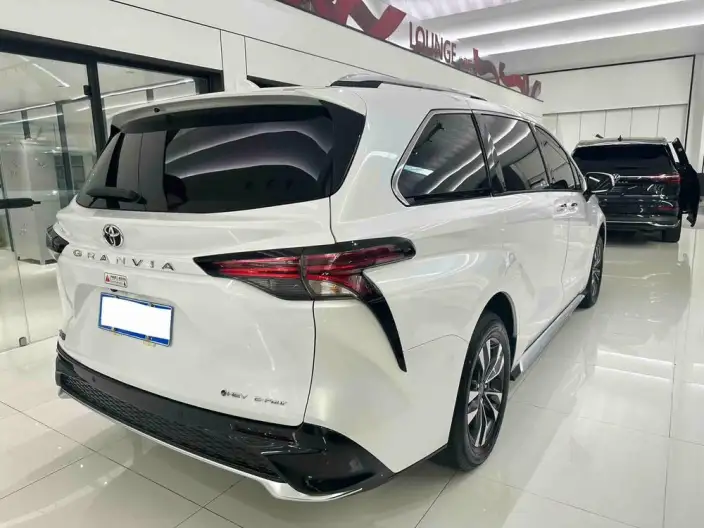 Granvia 2026 Model Intelligent Hybrid 2.5L 4WD Noble PLUS Edition – фото 6