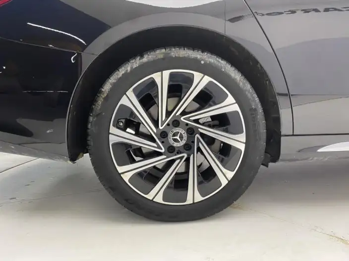 Mercedes-Benz E-Class 2024 Model E 300 L Luxury Model sedan – фото 9