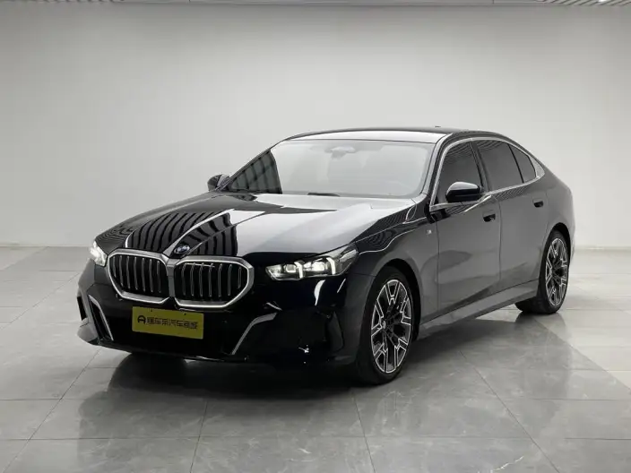 BMW 5 Series 2024 Model 530Li Exclusive Model M Sports Set – фото 1