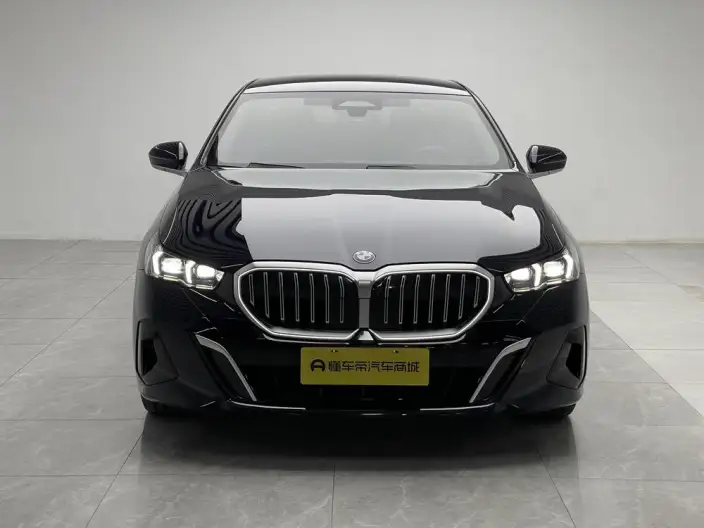 BMW 5 Series 2024 Model 530Li Exclusive Model M Sports Set – фото 2
