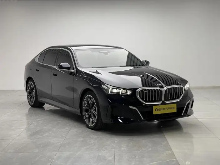 BMW 5 Series 2024 Model 530Li Exclusive Model M Sports Set – фото 3