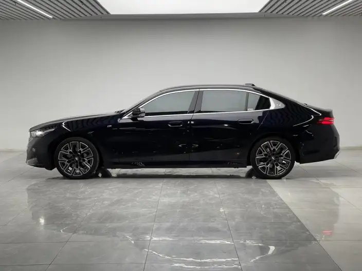 BMW 5 Series 2024 Model 530Li Exclusive Model M Sports Set – фото 4