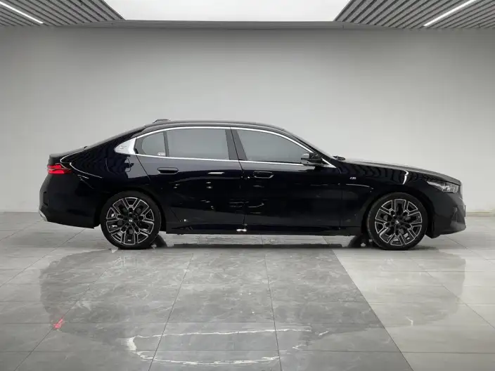 BMW 5 Series 2024 Model 530Li Exclusive Model M Sports Set – фото 8