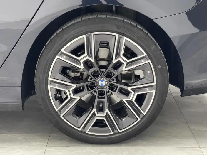 BMW 5 Series 2024 Model 530Li Exclusive Model M Sports Set – фото 9