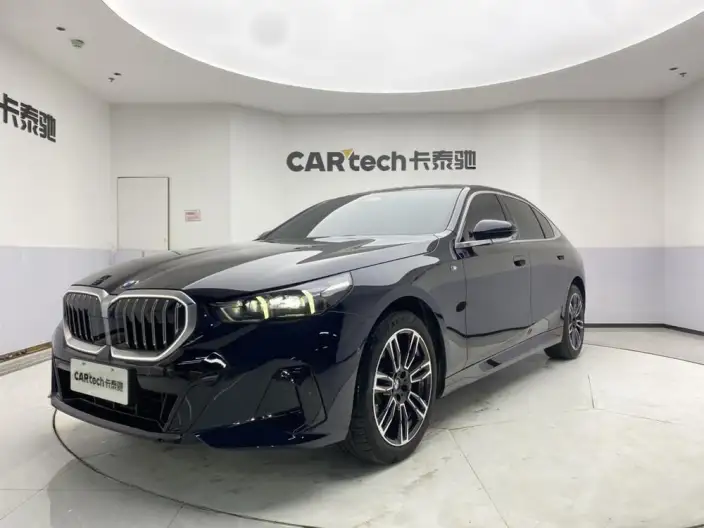 BMW 5 Series 2025 Model 530Li Leading Model M Sports Set – фото 1