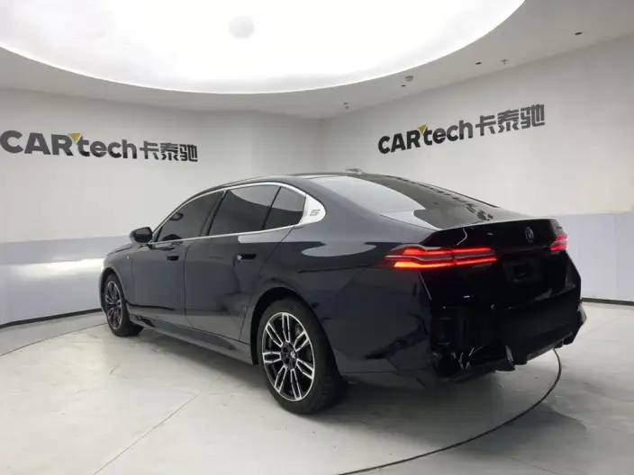 BMW 5 Series 2025 Model 530Li Leading Model M Sports Set – фото 5