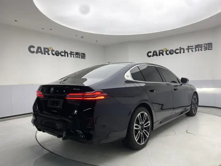 BMW 5 Series 2025 Model 530Li Leading Model M Sports Set – фото 7