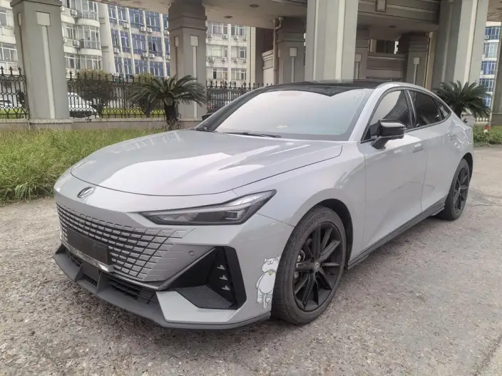 Changan UNI-V 2022 Model 1.5T Smart Pilot Model – фото 1