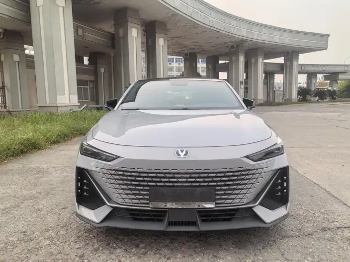 Changan UNI-V 2022 Model 1.5T Smart Pilot Model – фото 2