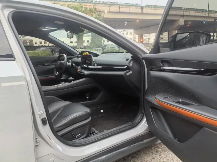 Changan UNI-V 2022 Model 1.5T Smart Pilot Model – фото 9
