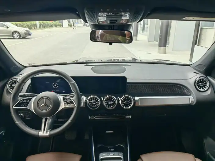 Mercedes-Benz GLB 2025 Model GLB 220 Fashion Model – фото 7