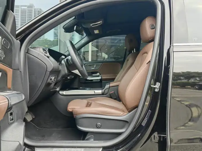 Mercedes-Benz GLB 2025 Model GLB 220 Fashion Model – фото 8