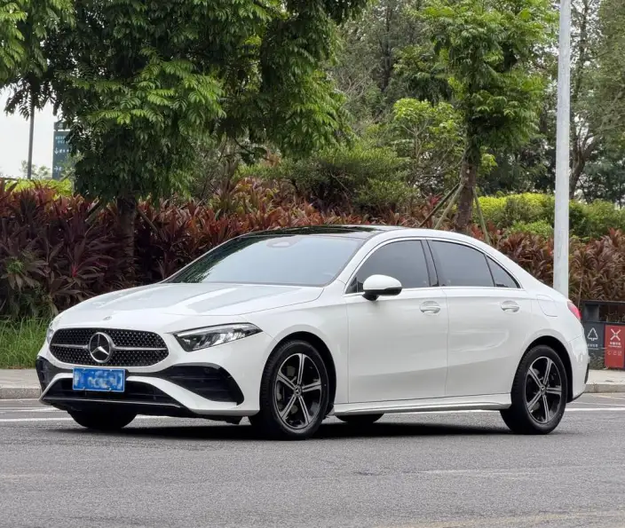 Mercedes-Benz A-class 2023 Model A 200 L Sports sedan Fashion Edition – фото 1