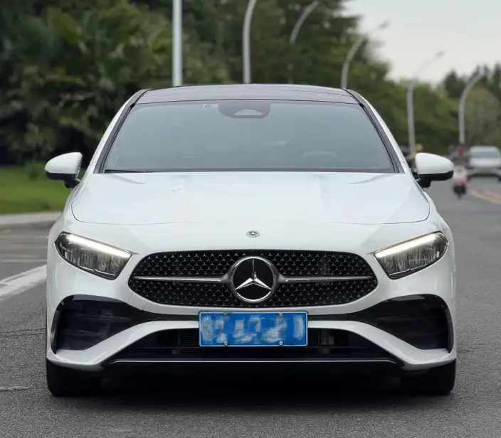 Mercedes-Benz A-class 2023 Model A 200 L Sports sedan Fashion Edition – фото 2