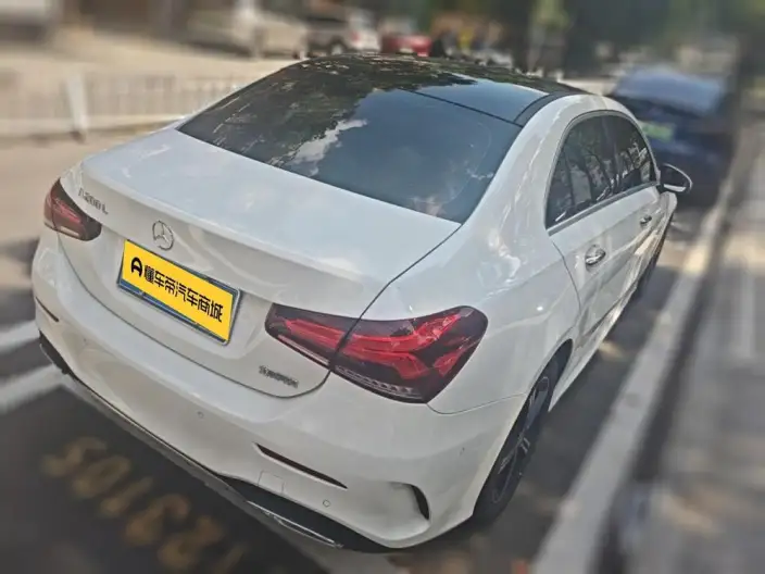 Mercedes-Benz A-class 2022 Model Facelift II A 200 L Sports sedan Fashion Edition – фото 2