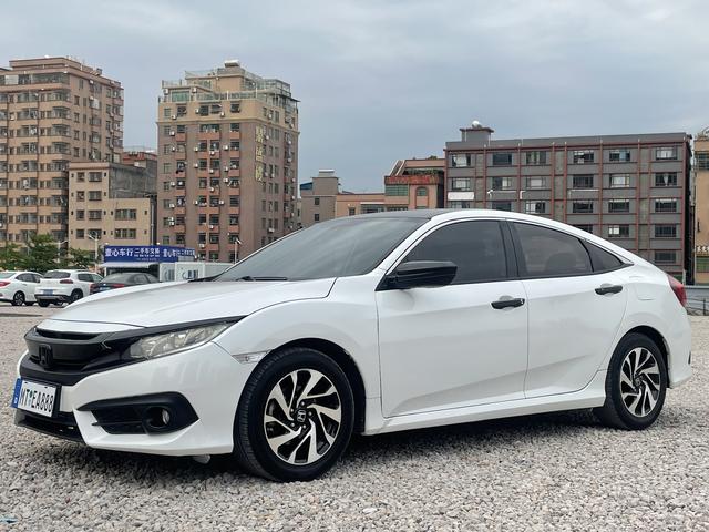 Honda Civic 2016 220TURBO CVT Luxury – фото 1