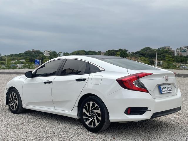 Honda Civic 2016 220TURBO CVT Luxury – фото 4