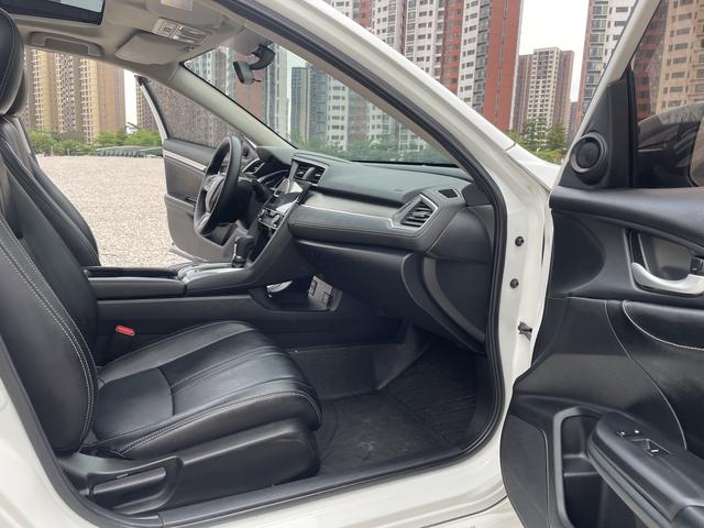 Honda Civic 2016 220TURBO CVT Luxury – фото 6
