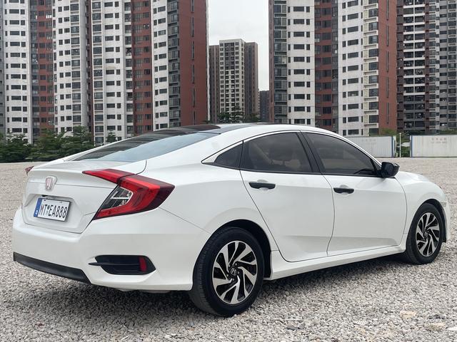 Honda Civic 2016 220TURBO CVT Luxury – фото 8