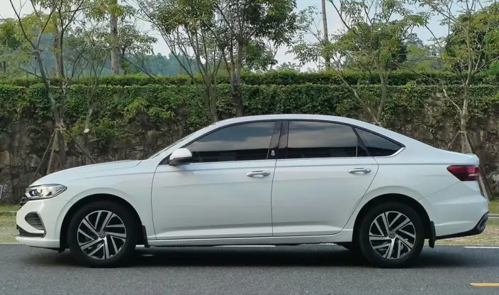 Volkswagen Lavida 2023 Model 1.5L Automatic Five million editions – фото 3