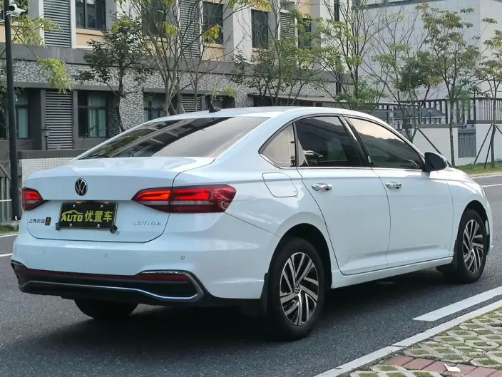 Volkswagen Lavida 2023 Model 1.5L Automatic Five million editions – фото 5