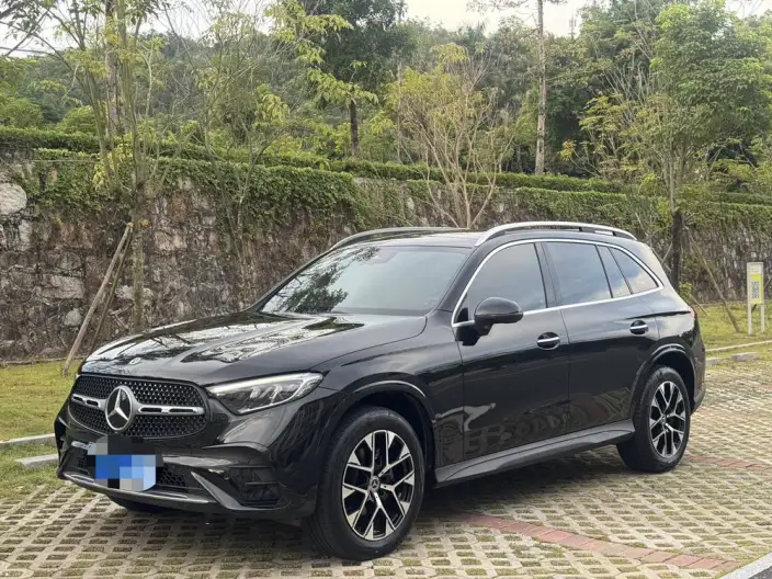 Mercedes-Benz GLC 2023 Model GLC 260 L 4MATIC Luxury Model 5 seat – фото 1