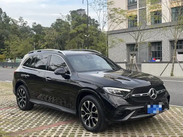 Mercedes-Benz GLC 2023 Model GLC 260 L 4MATIC Luxury Model 5 seat – фото 3