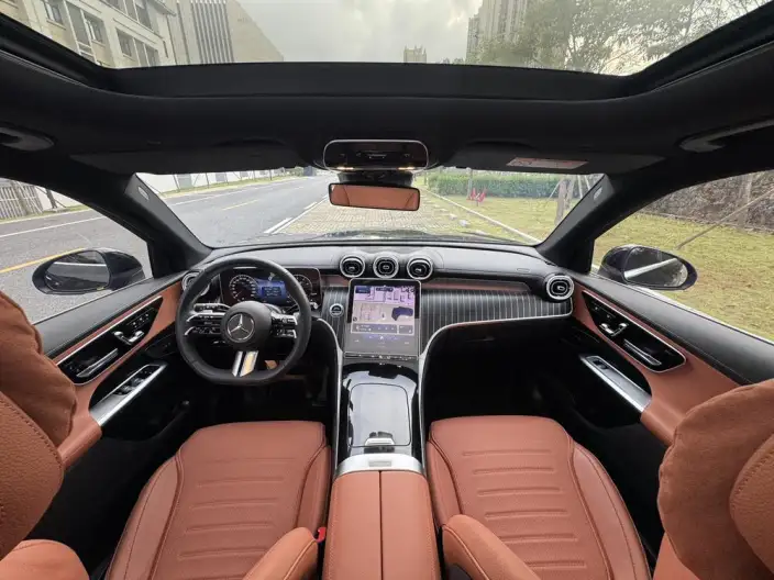 Mercedes-Benz GLC 2023 Model GLC 260 L 4MATIC Luxury Model 5 seat – фото 7