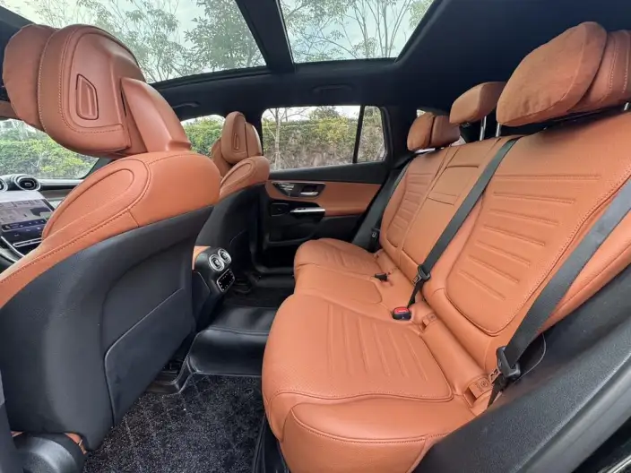 Mercedes-Benz GLC 2023 Model GLC 260 L 4MATIC Luxury Model 5 seat – фото 9