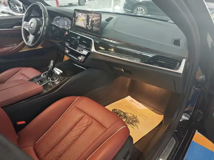 BMW 5 Series 2022 Model 525Li M Sports Set – фото 5
