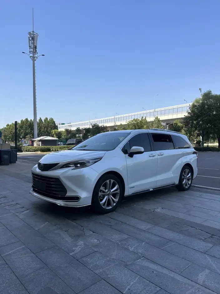 Toyota Sienna 2023 Model Hybrid 2.5L Supreme Edition – фото 1