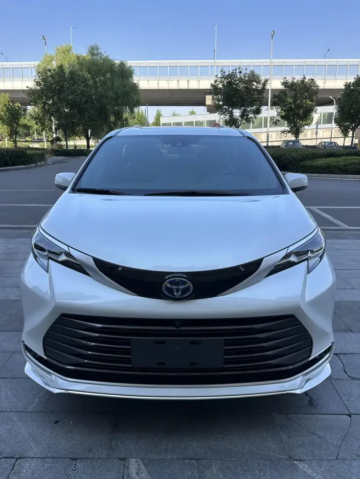 Toyota Sienna 2023 Model Hybrid 2.5L Supreme Edition – фото 2
