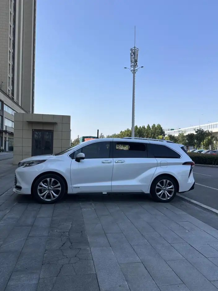 Toyota Sienna 2023 Model Hybrid 2.5L Supreme Edition – фото 4