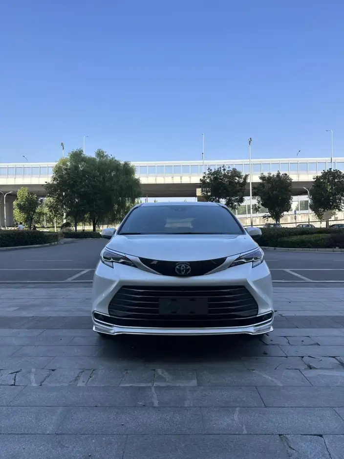 Toyota Sienna 2023 Model Hybrid 2.5L Supreme Edition – фото 8