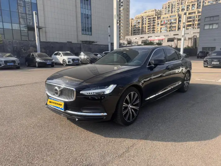 Volvo S90 2025 Model B5 Smart Range Deluxe Edition – фото 1