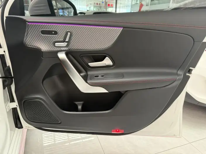 Mercedes-Benz A-class 2025 Model A 200 L Fashion Edition – фото 9