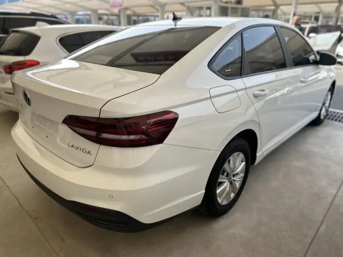 Volkswagen Lavida 2023 Model 1.5L Automatic Deyi Edition – фото 6
