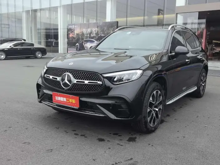 Mercedes-Benz GLC 2023 Model GLC 260 L 4MATIC Luxury Model 7 seat – фото 1