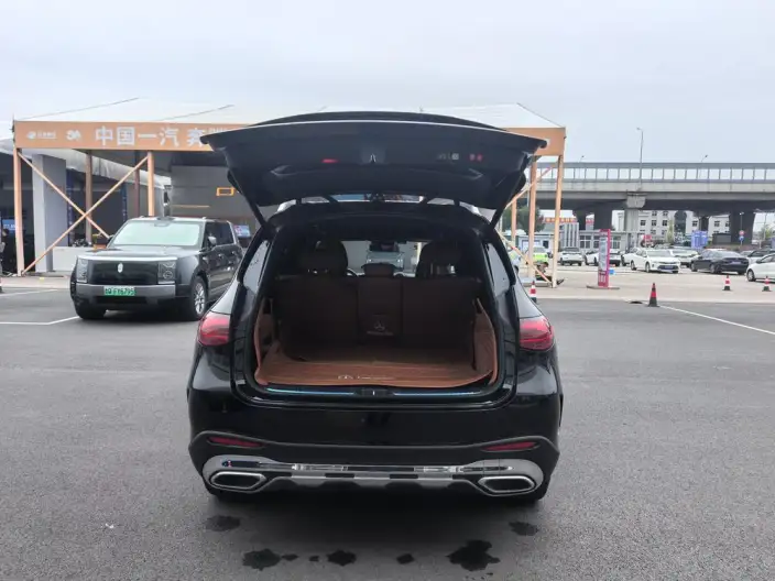 Mercedes-Benz GLC 2023 Model GLC 260 L 4MATIC Luxury Model 7 seat – фото 4