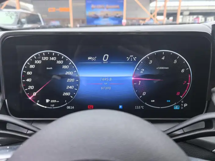 Mercedes-Benz GLC 2023 Model GLC 260 L 4MATIC Luxury Model 7 seat – фото 6