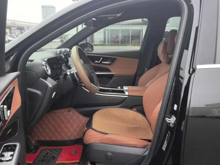 Mercedes-Benz GLC 2023 Model GLC 260 L 4MATIC Luxury Model 7 seat – фото 8