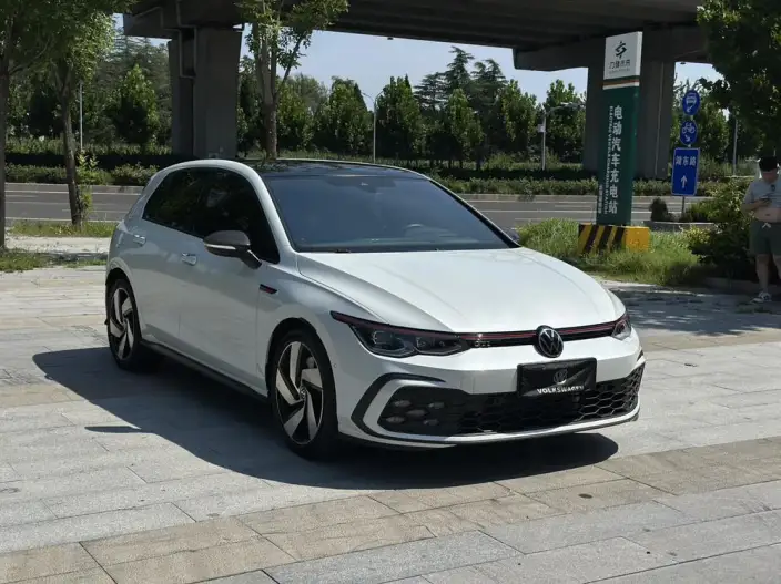 Volkswagen Golf GTI 2021 Model 380TSI DSG GTI – фото 3