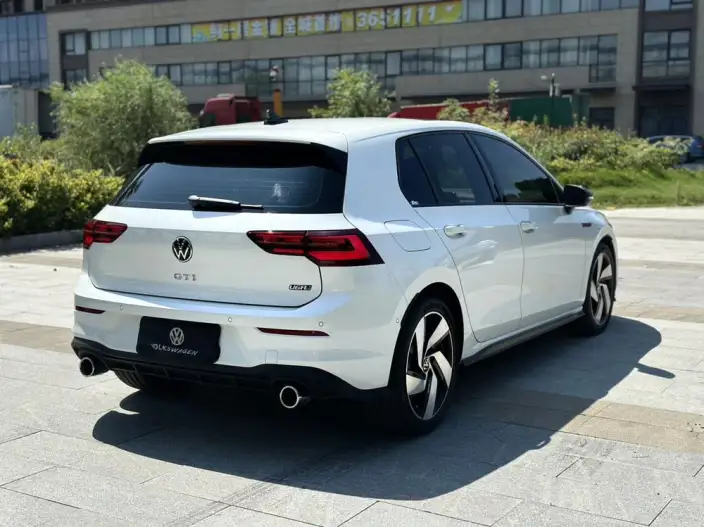 Volkswagen Golf GTI 2021 Model 380TSI DSG GTI – фото 6